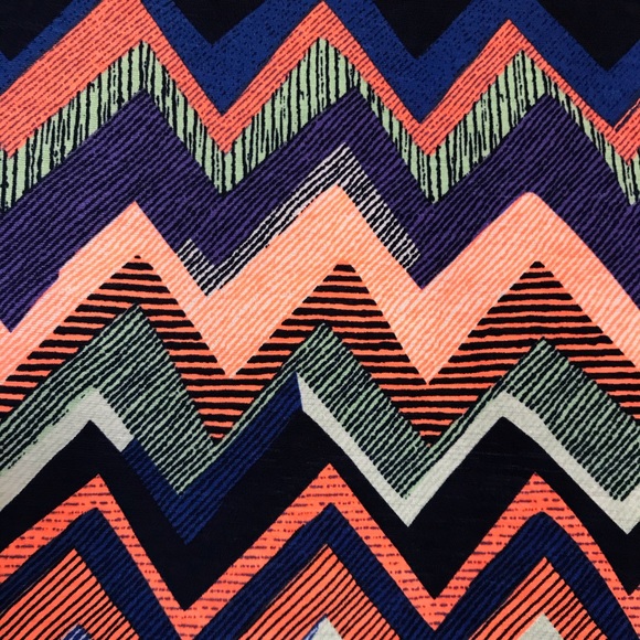 Colorful Chevron Striped Top M - Picture 7 of 7